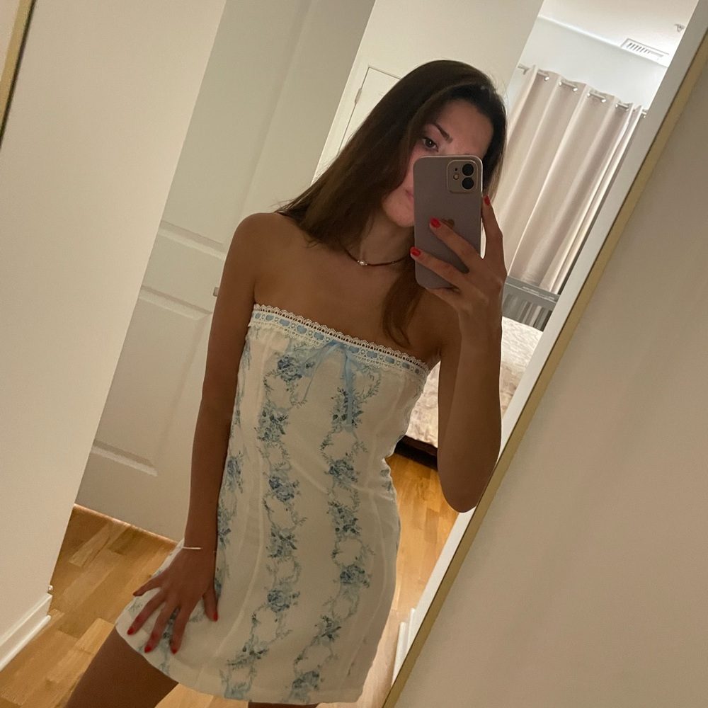 En Creme White and Blue Strapless Mini Dress
